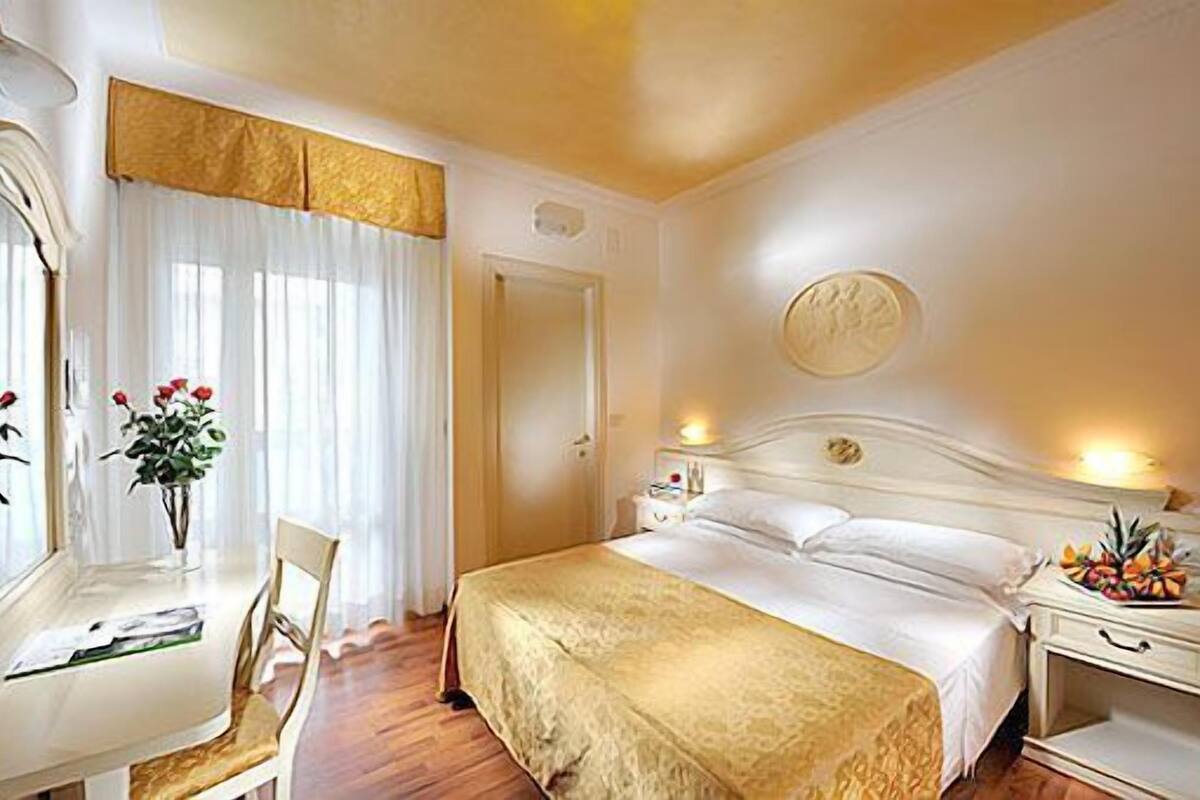 double or twin room, 1 double bed | 1 bedroom, hypo-allergenic bedding, minibar, in-room safe