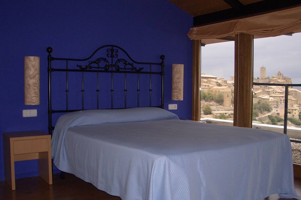 desk, soundproofing, bed sheets, wheelchair access