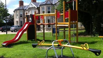 Área de juegos infantiles al aire libre