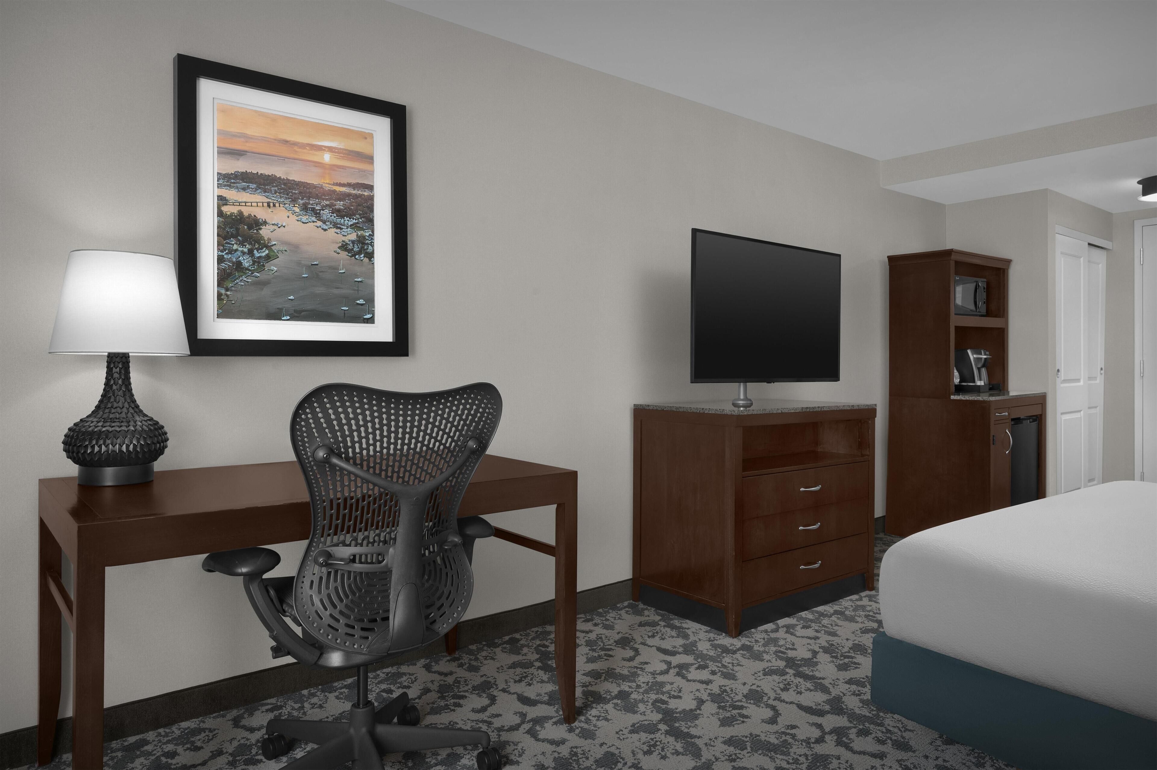 Hypo-allergenic bedding, down comforters, in-room safe, desk