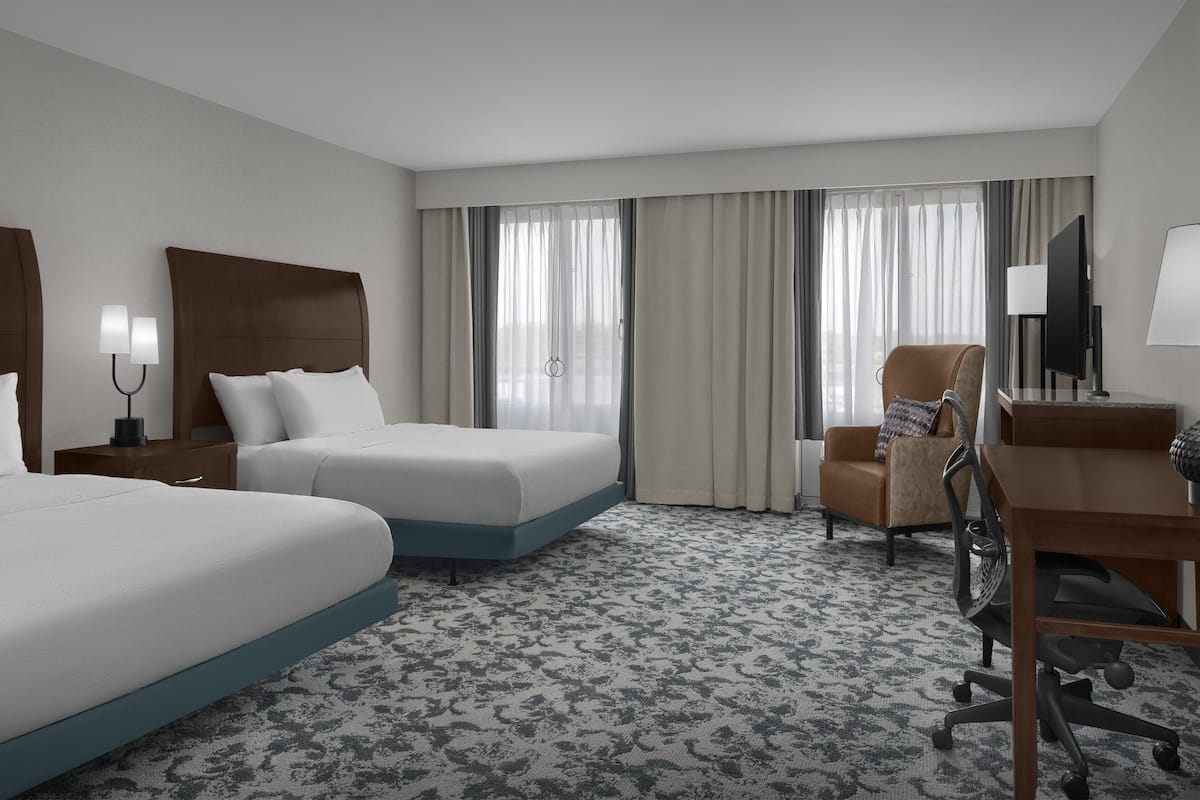 Hypo-allergenic bedding, down duvets, in-room safe, desk