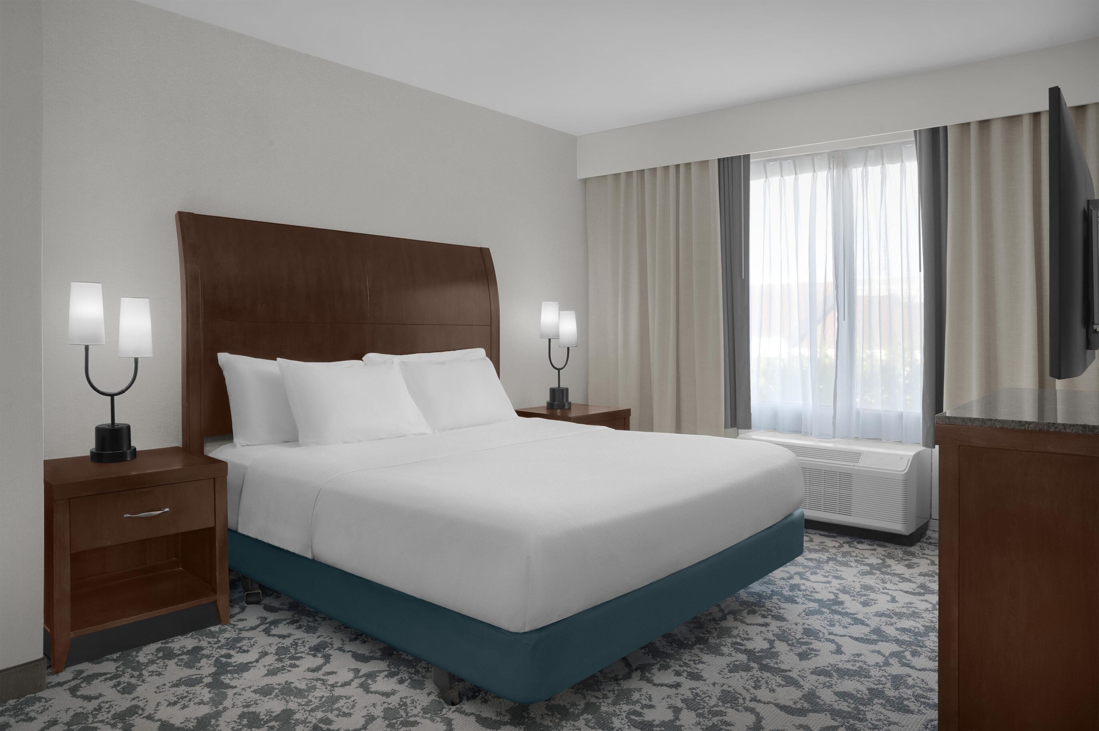 Suite, 1 Bedroom, Jetted Tub (1 King Bed) | Hypo-allergenic bedding, down comforters, in-room safe, desk