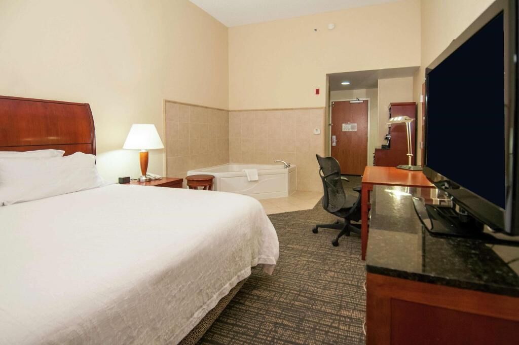 Premium bedding, in-room safe, desk, iron/ironing board