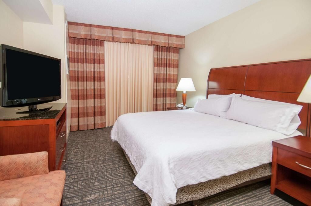Premium bedding, in-room safe, desk, iron/ironing board
