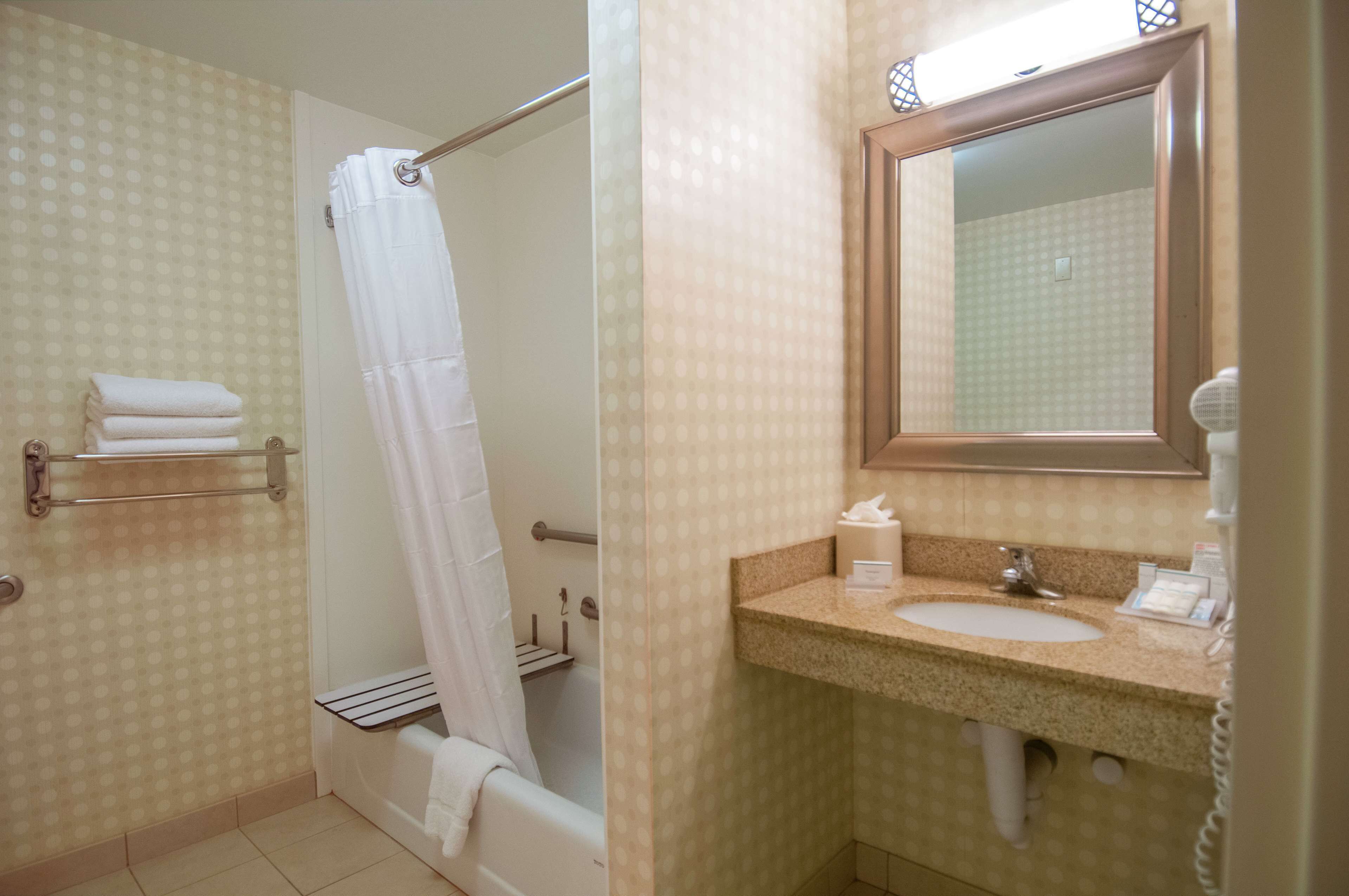 hydromassage showerhead, free toiletries, hair dryer, towels