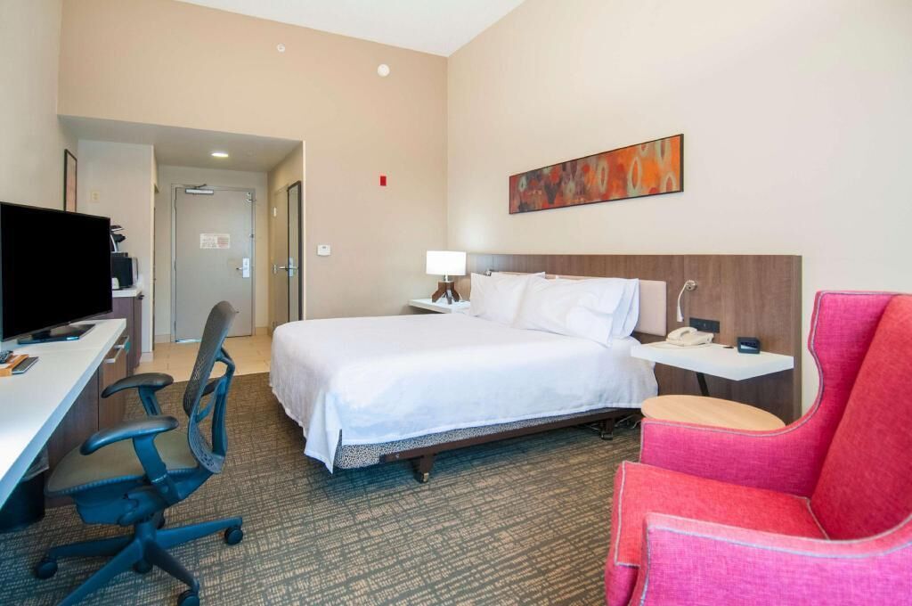 Premium bedding, in-room safe, desk, iron/ironing board