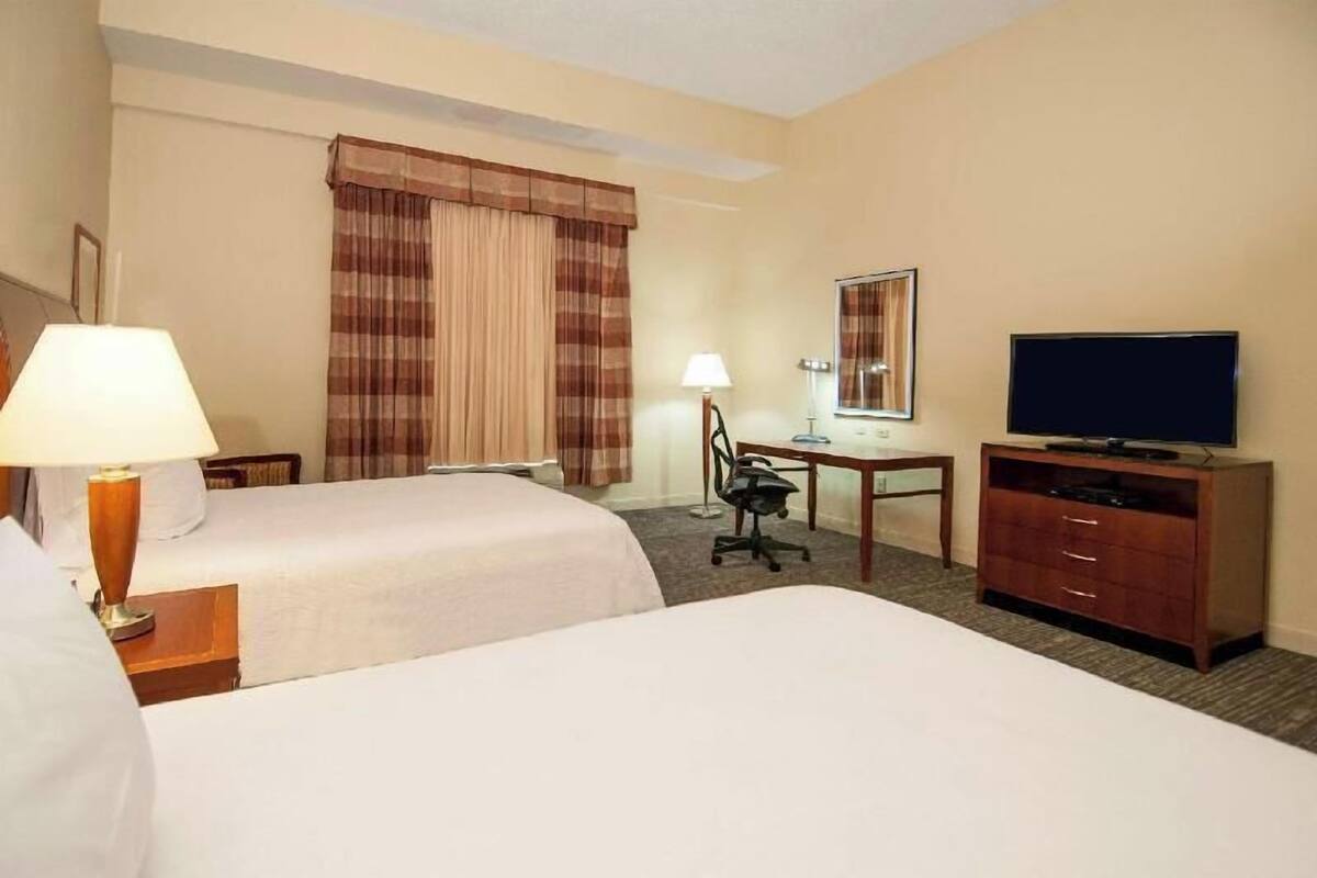 Premium bedding, in-room safe, desk, iron/ironing board