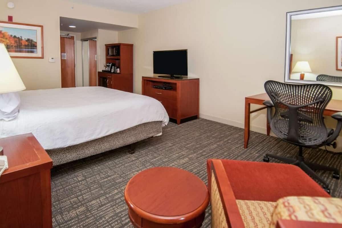 Premium bedding, in-room safe, desk, iron/ironing board