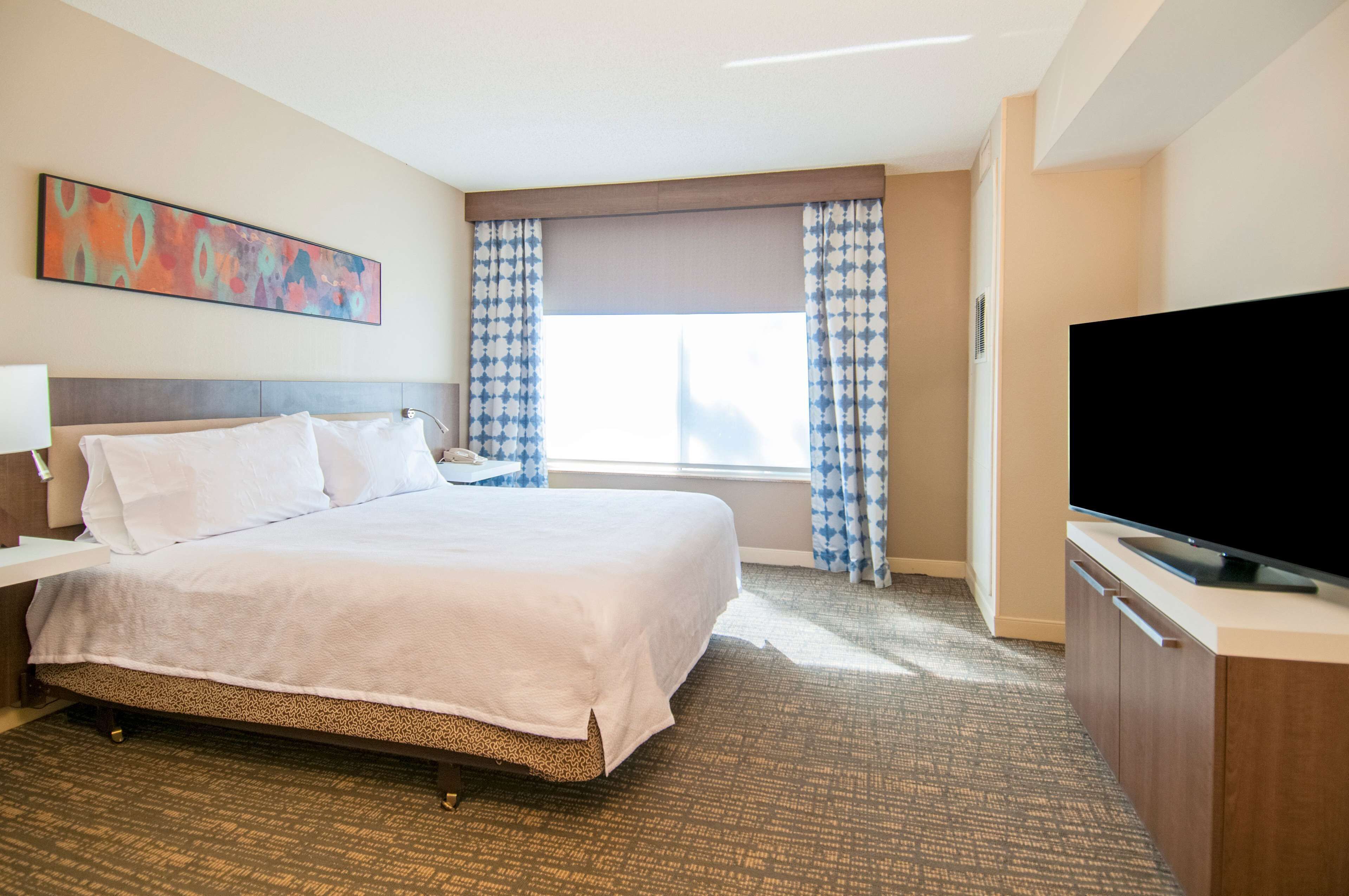 Premium bedding, in-room safe, desk, iron/ironing board