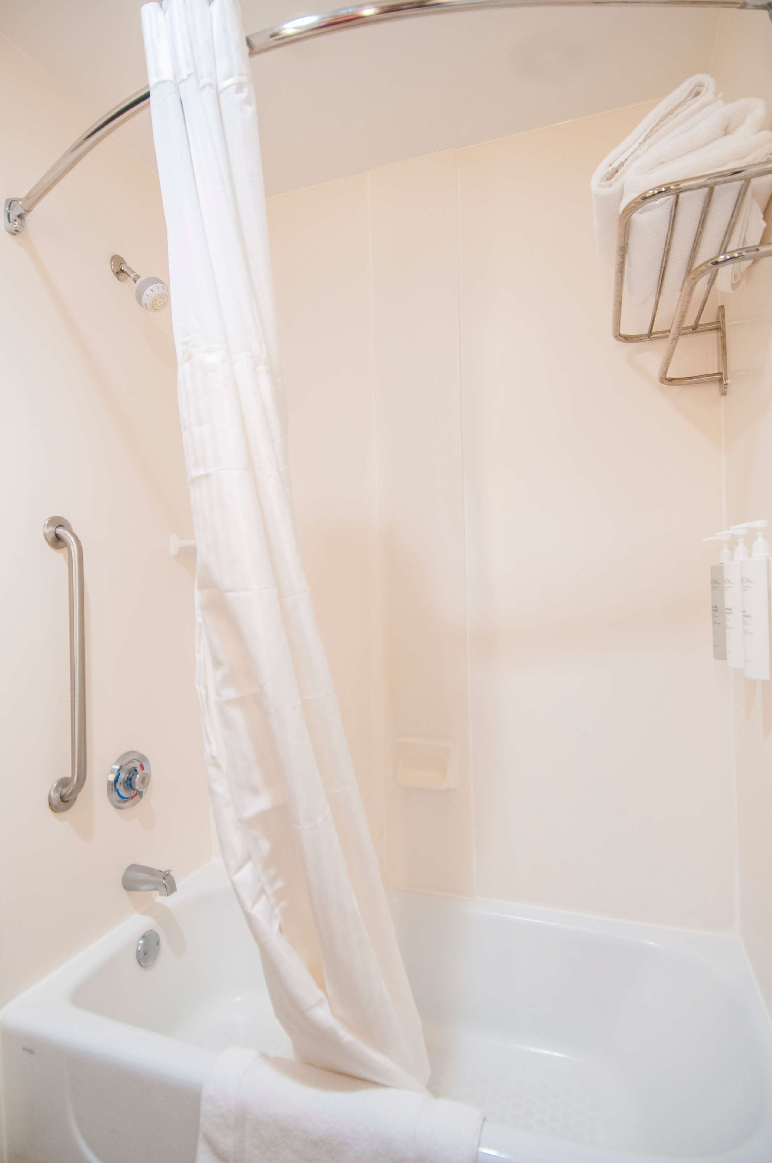 hydromassage showerhead, free toiletries, hair dryer, towels