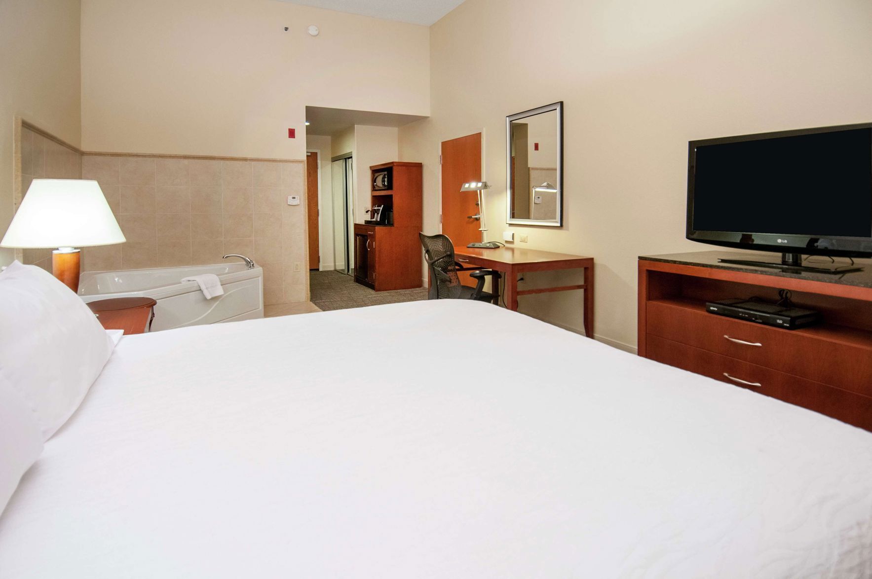 Premium bedding, in-room safe, desk, iron/ironing board
