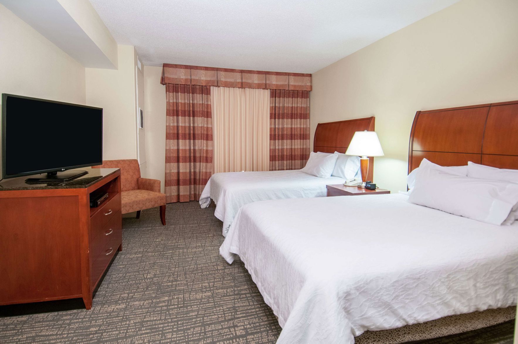 Premium bedding, in-room safe, desk, iron/ironing board