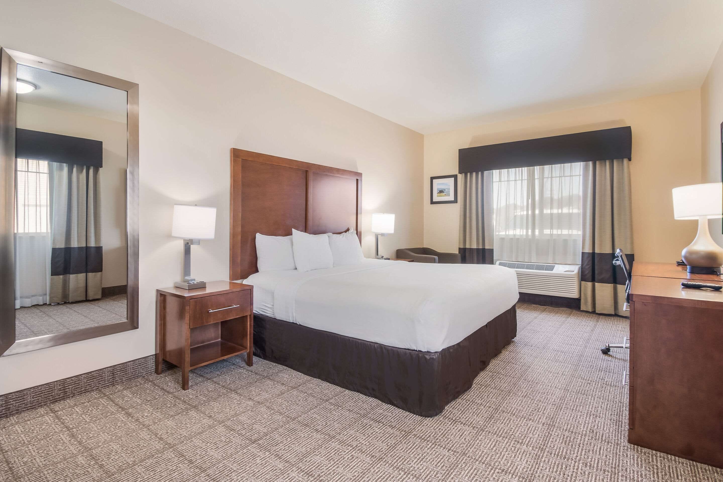 desk, blackout curtains, iron/ironing board, free wifi