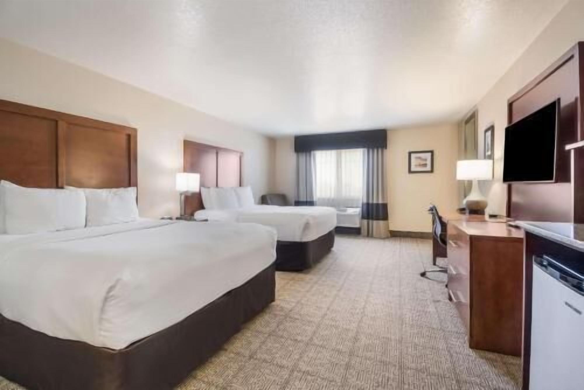 Desk, blackout drapes, iron/ironing board, free WiFi