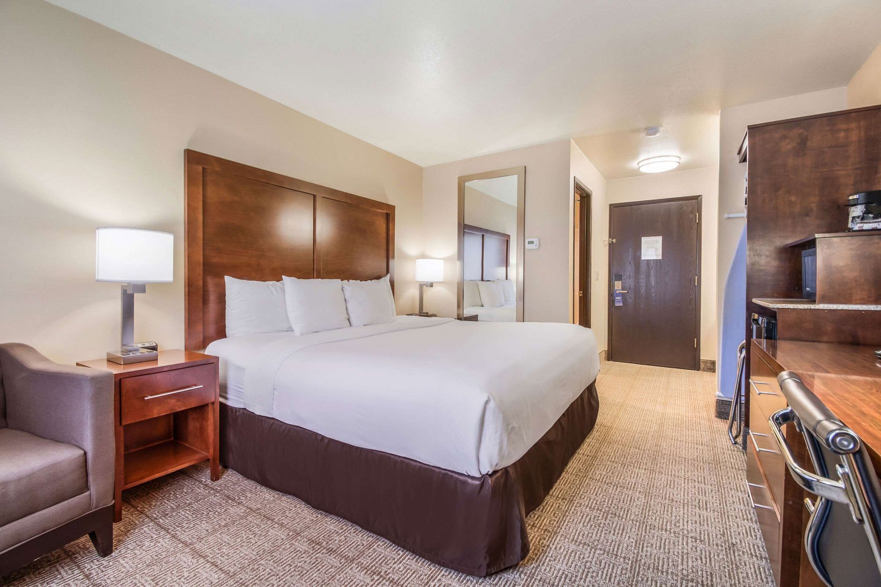 Desk, blackout drapes, iron/ironing board, free WiFi