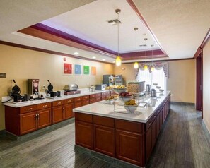 Free daily self-serve breakfast - Comfort Suites Gainesville (Gainesville)