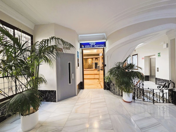 Exterior - Hostal Hispano Argentino Gran Via (Madrid)