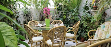 Colazione continentale, servita tutte le mattine (12 EUR a persona)