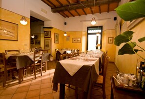 Lunch, dinner served; Italian cuisine, garden views 
