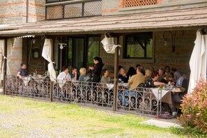 Lunch, dinner served; Italian cuisine, garden views 