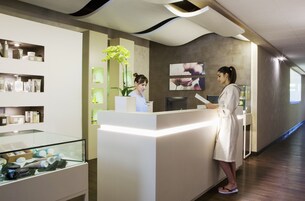 Salas de tratamiento para parejas, un sauna, baño turco