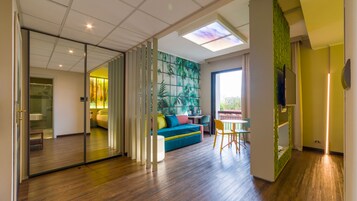 1 habitación, cubrecamas, minibar y caja de seguridad en la habitación 