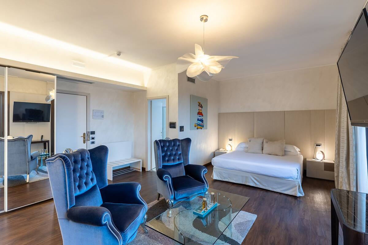 Suite – elite, 1 kingsize-seng, balkong (Spa Access Included) | 1 soverom, dundyner, minibar og safe på rommet