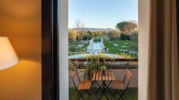 Camera Matrimoniale 1 Double or 2 Twin Beds Deluxe con Accesso Spa e Vista Piscina | View from room
