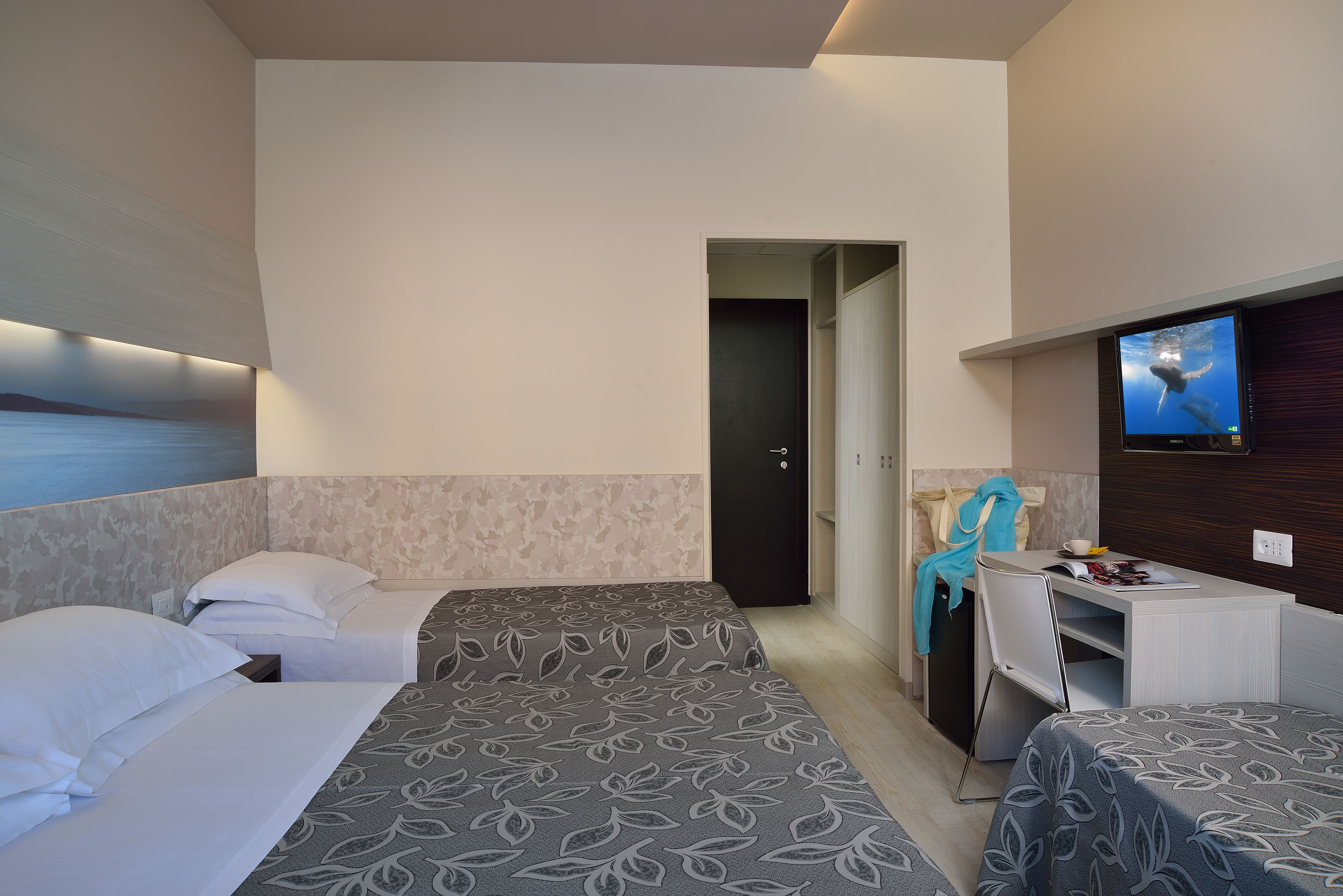 triple room | premium bedding, minibar, in-room safe, desk