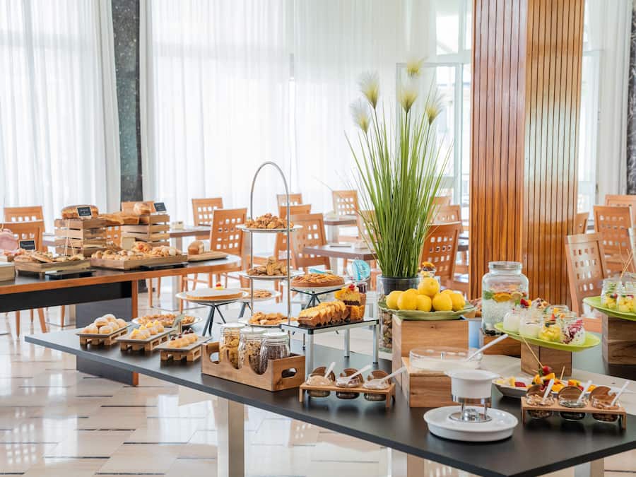 Free daily buffet breakfast