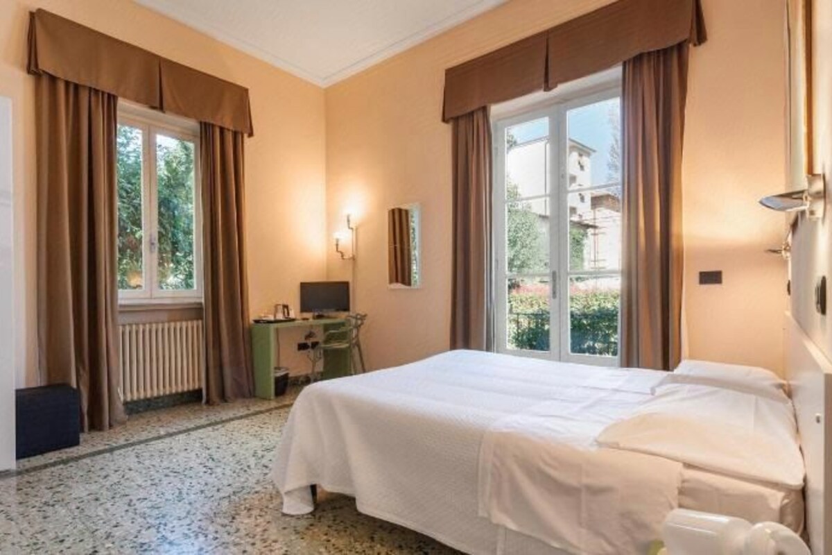 Frette Italian sheets, desk, laptop workspace, soundproofing