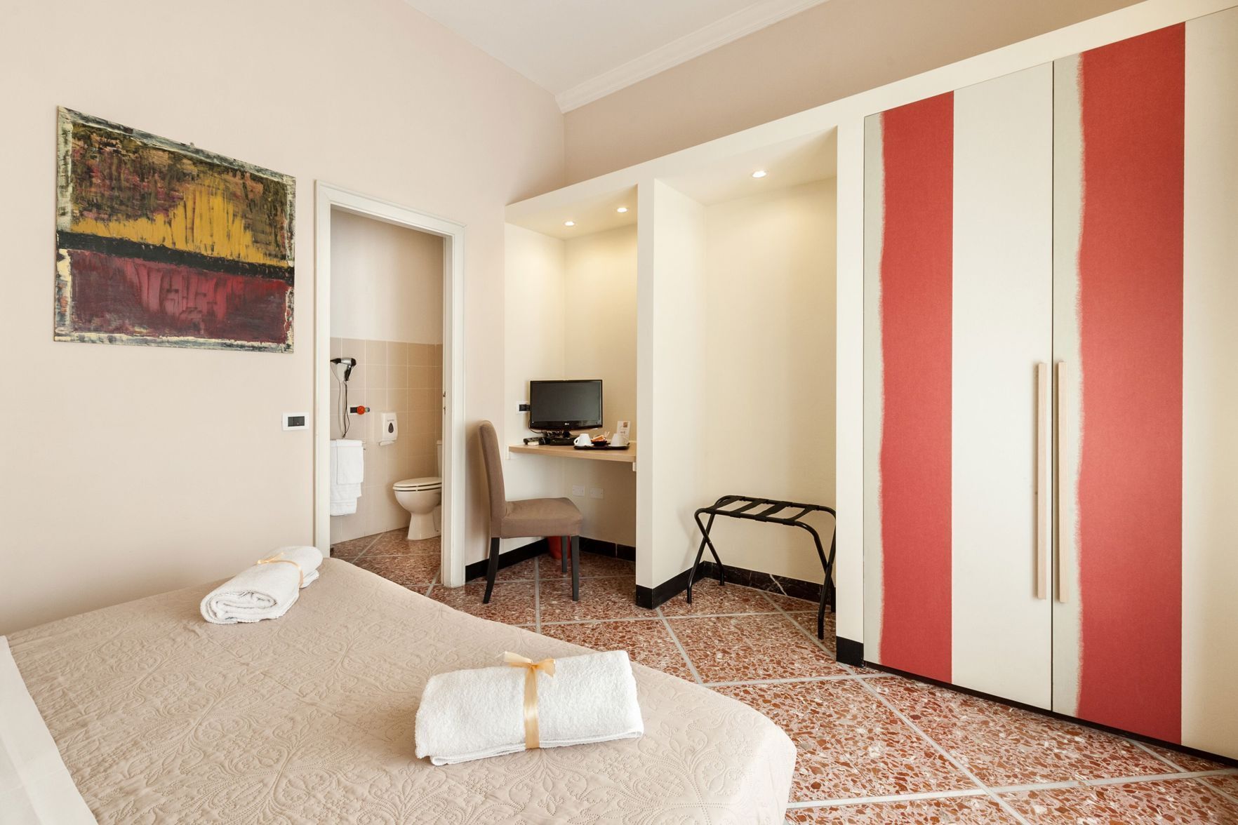 Sábanas italianas Frette, decoración personalizada y muebles diferentes 