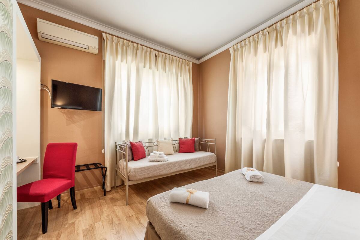 Triple Room | Frette Italian sheets, desk, laptop workspace, soundproofing