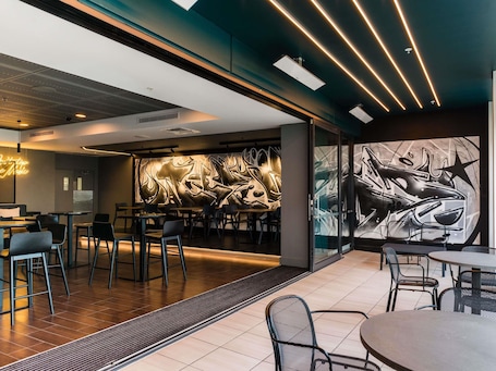 Restaurant. ibis Christchurch