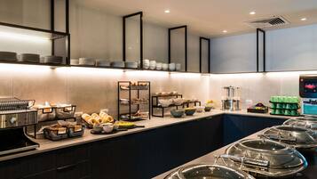 Daily buffet breakfast (NZD 29 per person)
