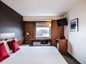 Room, 1 King Bed (Ibis Plus) | In-room safe, desk, laptop workspace, blackout drapes - ibis Christchurch (Christchurch)