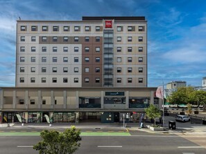 Exterior - ibis Christchurch (Christchurch)