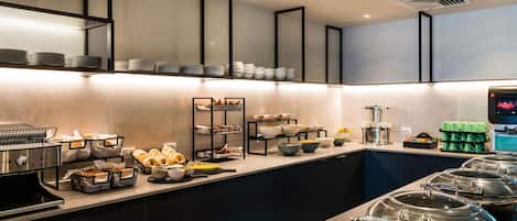 Daily buffet breakfast (NZD 29 per person)