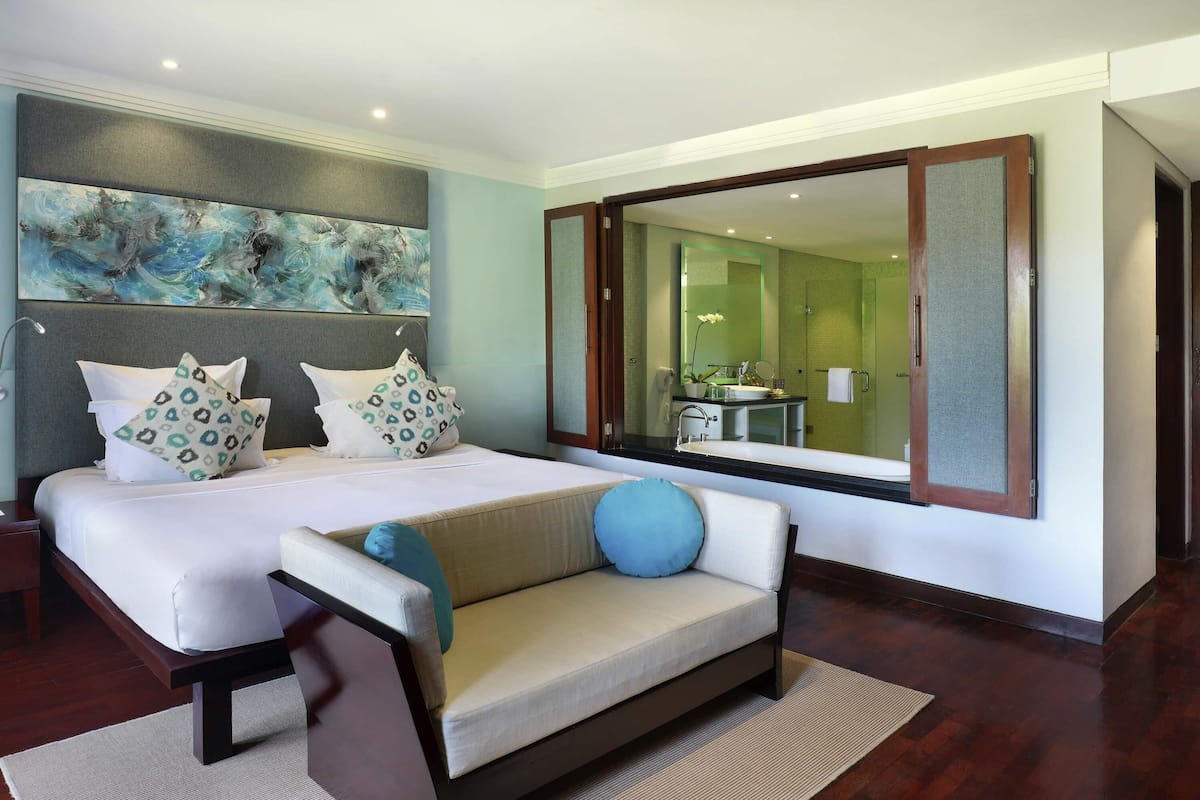 Minibar, in-room safe, desk, laptop workspace