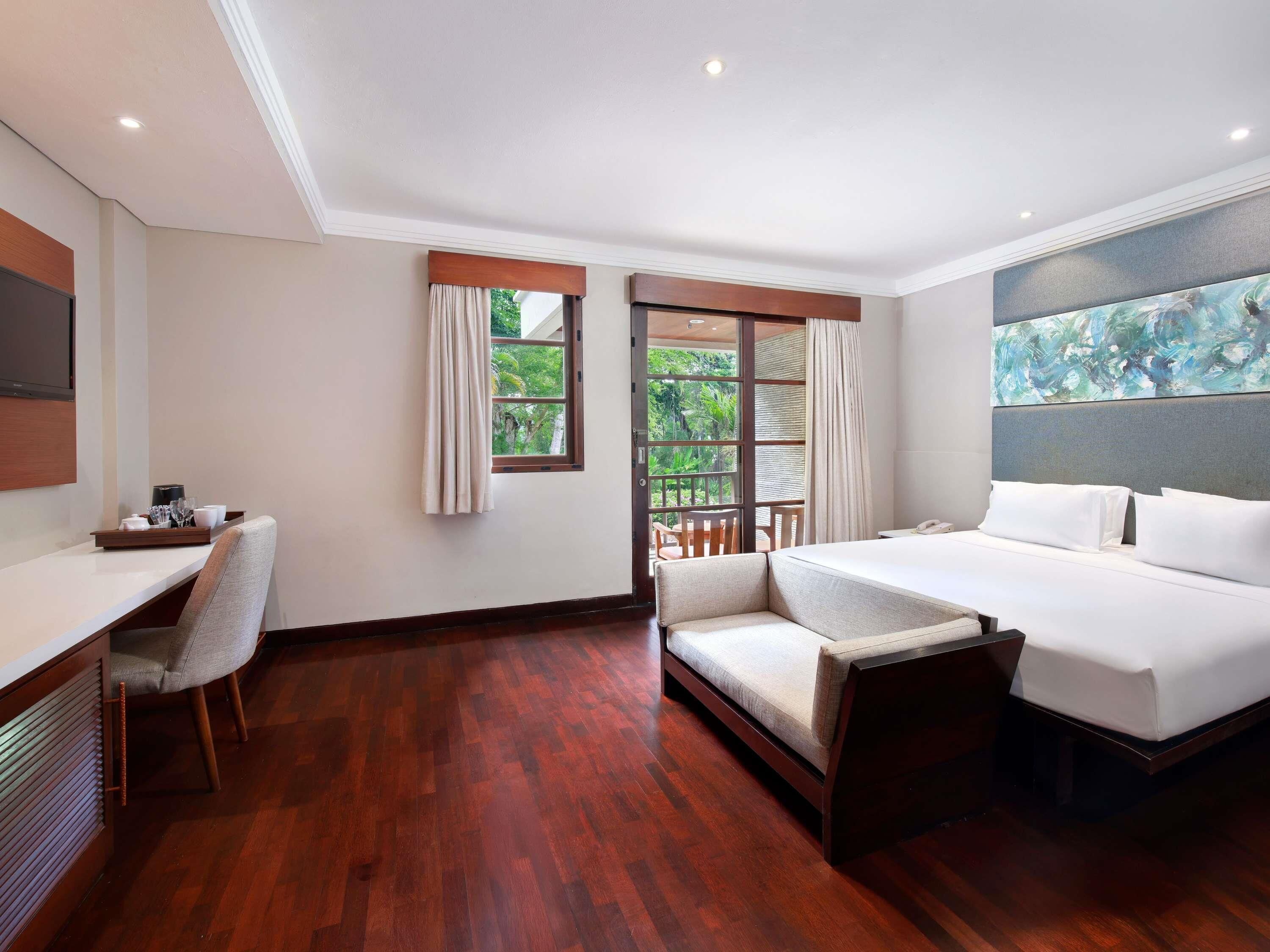 Minibar, Zimmersafe, Schreibtisch, laptopgeeigneter Arbeitsplatz