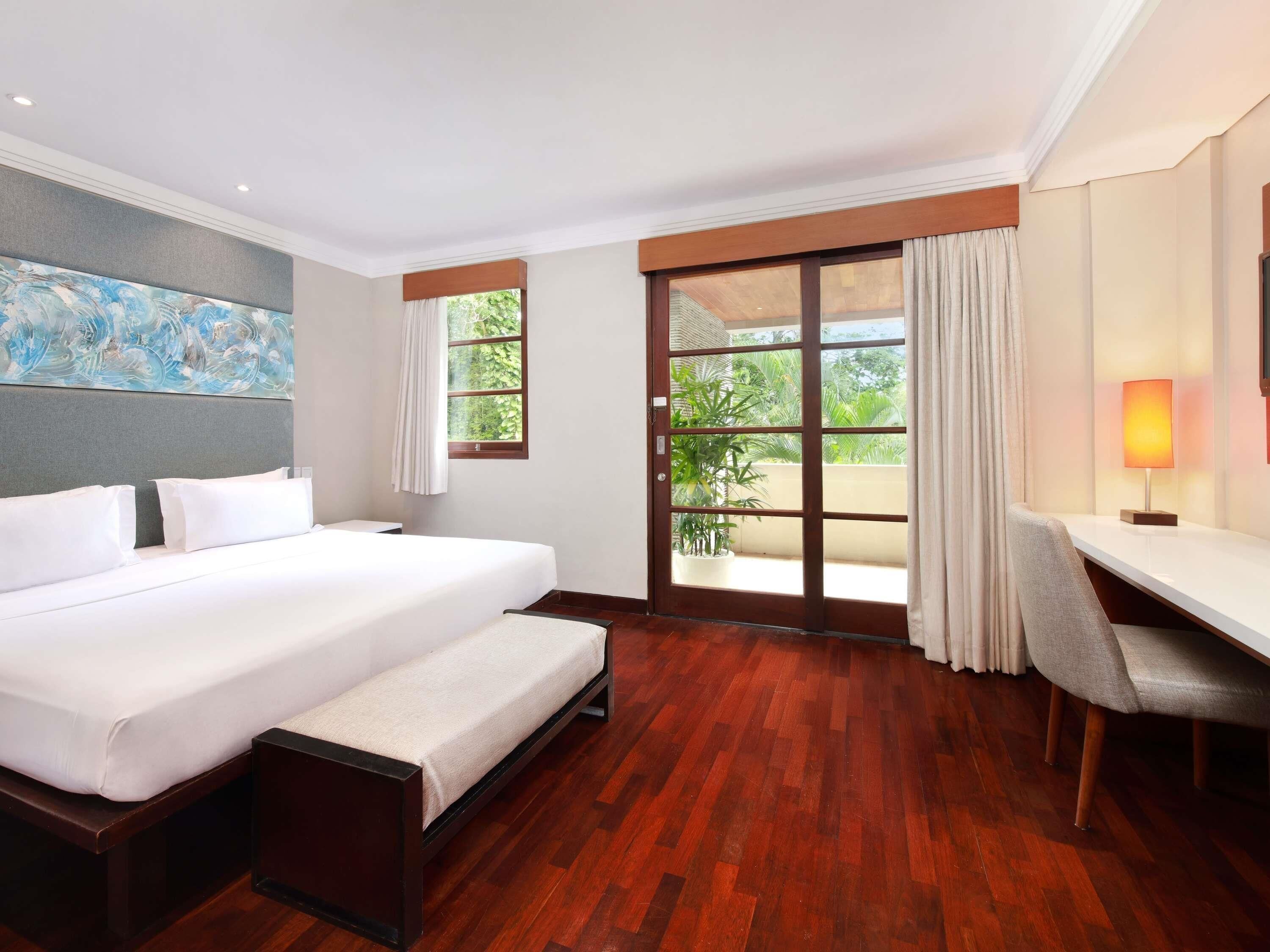 Minibar, Zimmersafe, Schreibtisch, laptopgeeigneter Arbeitsplatz