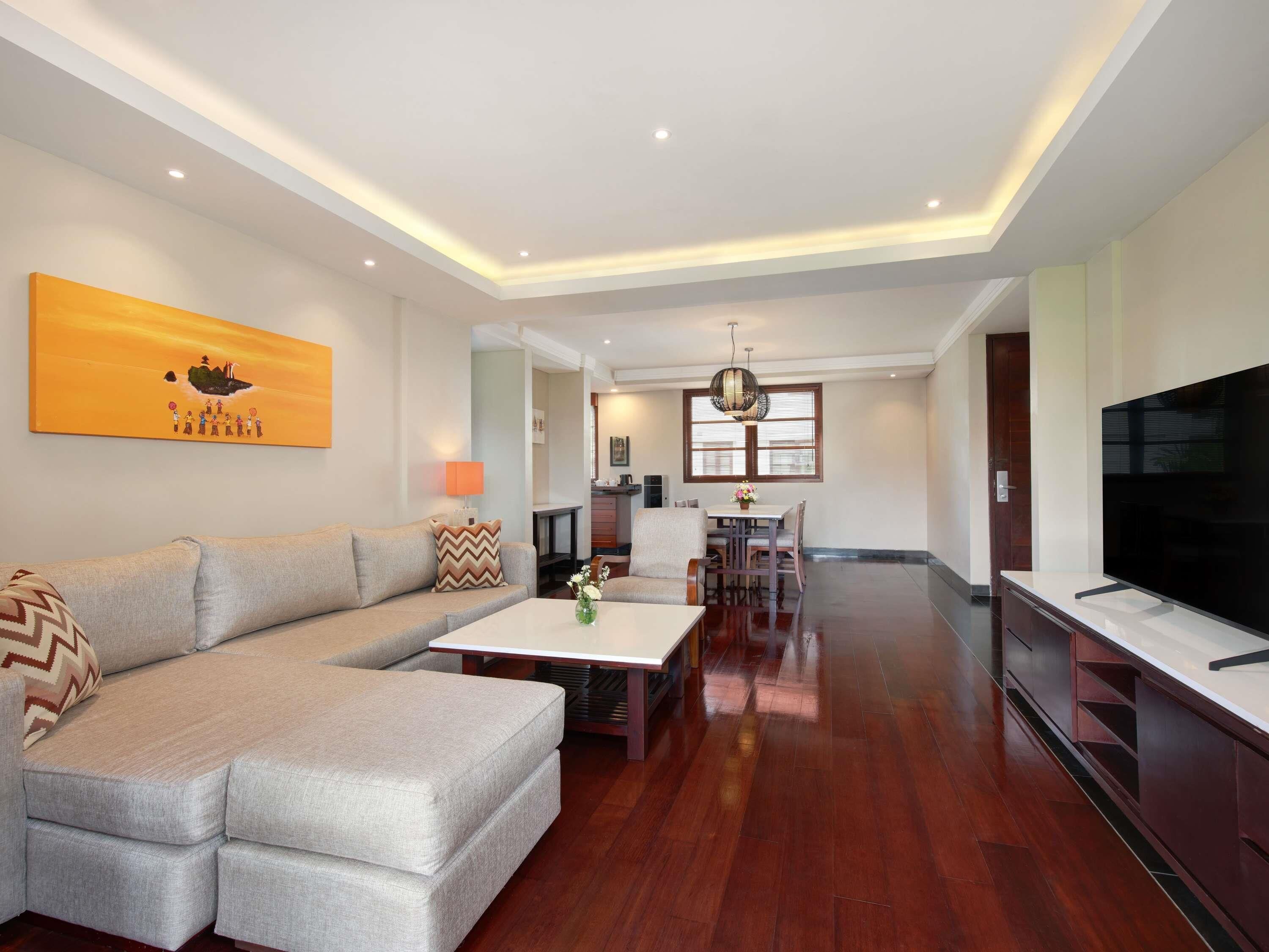 Minibar, Zimmersafe, Schreibtisch, laptopgeeigneter Arbeitsplatz