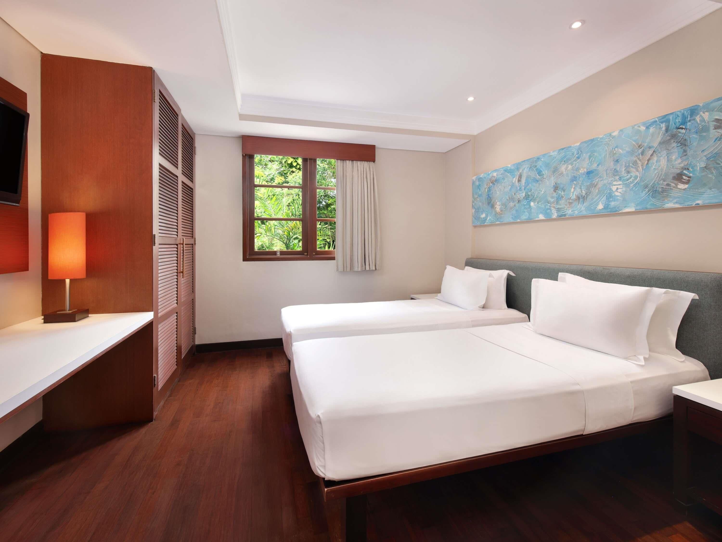 Minibar, safe på rommet, skrivebord og skrivebord for bærbar PC