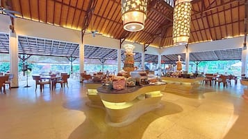 Daily buffet breakfast for a fee