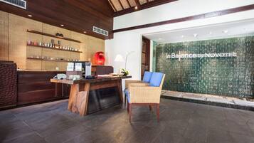 Ruang perawatan pasangan, sauna, hot tub, dan perawatan tubuh