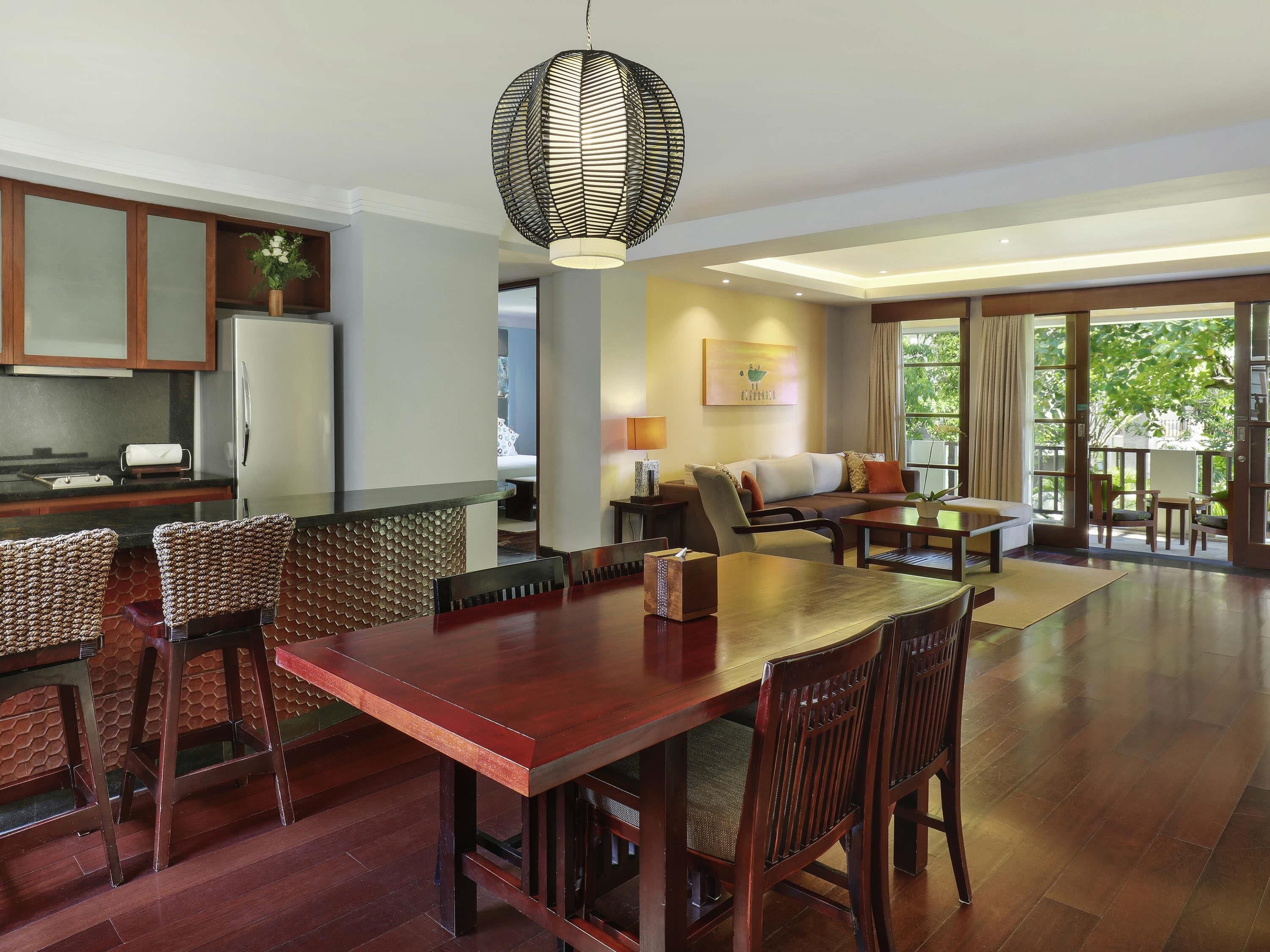 Minibar, Zimmersafe, Schreibtisch, laptopgeeigneter Arbeitsplatz