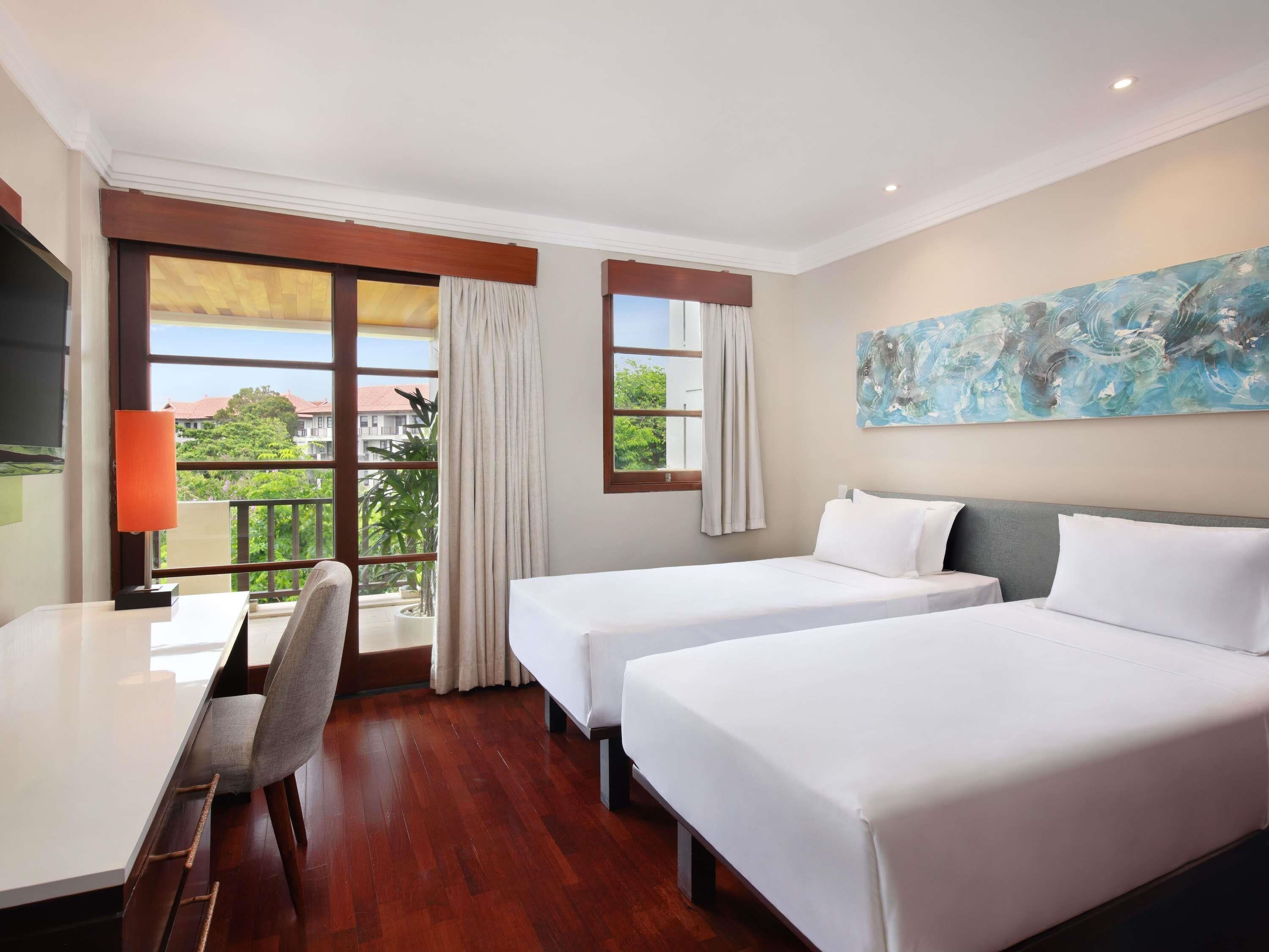 Minibar, Zimmersafe, Schreibtisch, laptopgeeigneter Arbeitsplatz