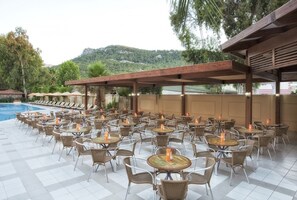 Breakfast, lunch, dinner served; alfresco dining - Akka Claros Hotel (Kemer)