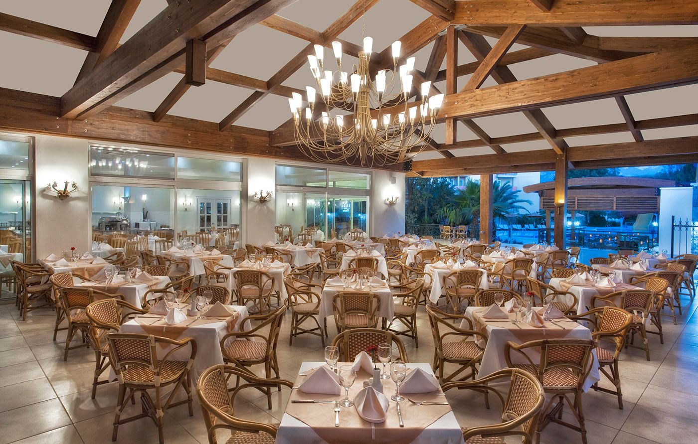 Breakfast, lunch, dinner served; alfresco dining