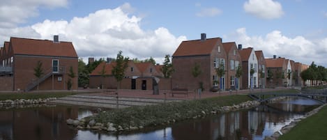 Vista frontal de la propiedad